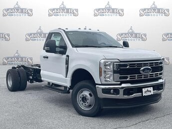 2025 Oxford White Ford Super Duty F-350 DRW XL Automatic 4X4 7.3L V8 PFI OHV 16V Federal 335hp Engine 2 Door