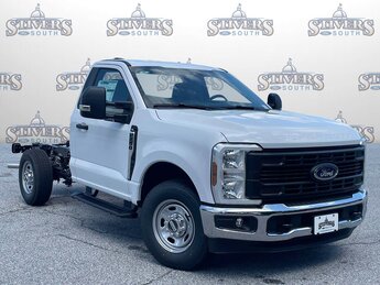 2025 Oxford White Ford Super Duty F-350 DRW XL 2 Door Automatic Truck 7.3L V8 PFI OHV 16V Federal 335hp Engine