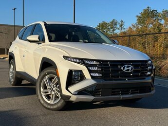2025 Serenity White Pearl Hyundai Tucson SE Automatic 2.5L I4 DGI DOHC 16V LEV3-SULEV30 187hp Engine SUV FWD