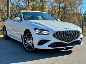 2025 Uyuni White Genesis G70 2.5T 4 Door Car I4 Engine Automatic