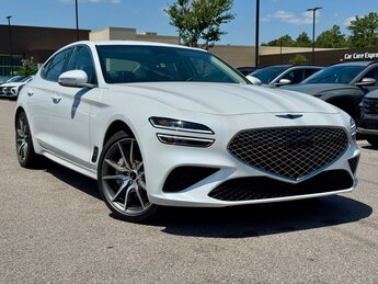 2025 Uyuni White Genesis G70 2.5T 4 Door Car Automatic I4 Engine