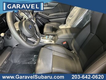 2025 Ice Silver Metallic Subaru Ascent Premium 7-Passenger 4 Door SUV Automatic